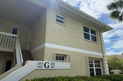 1536 SE Royal Green #201 1