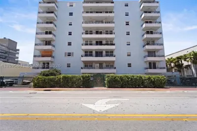 720 Collins Ave #509 1