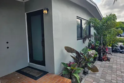1330 NE 41st Drive #1 1