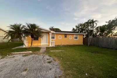 442 N Cocoanut Road 1