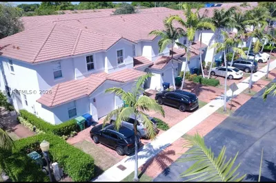 1035 NE 207th Ter 1