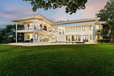 8818 SE Riverfront Terrace 1