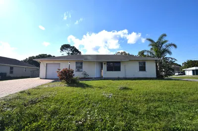 1102 SW Hibiscus Street 1
