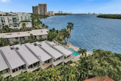 6011 N Bayshore Dr #2 1