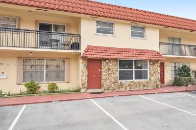 6668 SW 41st Pl #29 1