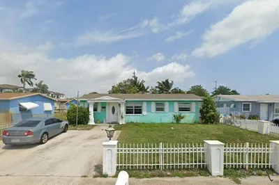207 NE 6th Avenue 1