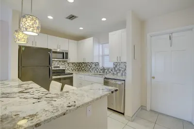 1450 N Riverside Drive #206 1