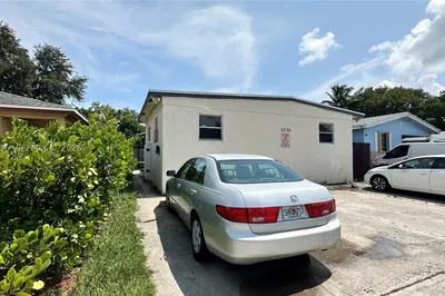 2220 Charleston St #2 1