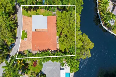 Direct overhead aerial