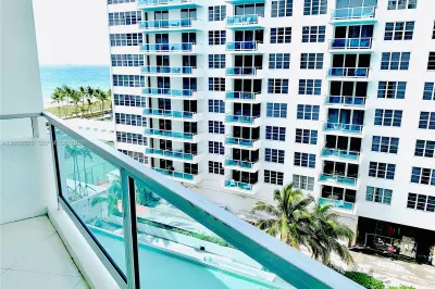 5151 Collins Ave #828 1