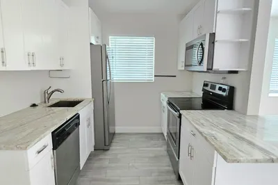 115 SW 1st Avenue #7 1