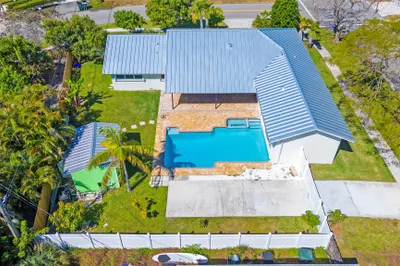698 NW 12th Rd 1