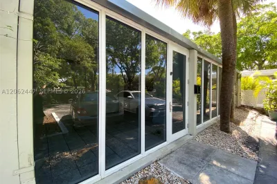 6414 E Miami Lakes Dr E 0 1