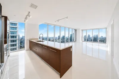 475 BRICKELL AVE #4715 1