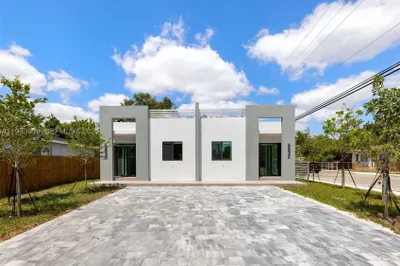 6852-6850 NW 4th Ave 1