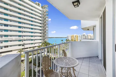 7933 West Dr #819 1