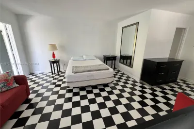 932 Euclid Ave #5 1
