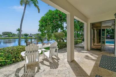 8110WLakeDr(68)