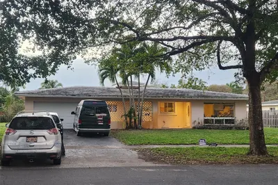 241 SW 57th Ave 1