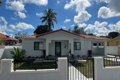 2860 NW 5th St 1