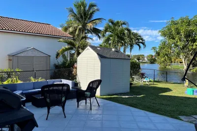 437 Lakeside Circle 1