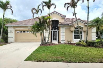 895 SW Lake Charles Circle 1