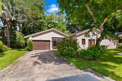 2236 Seagrape Cir 1