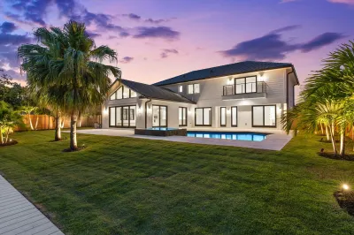 8 Leeward Circle 1