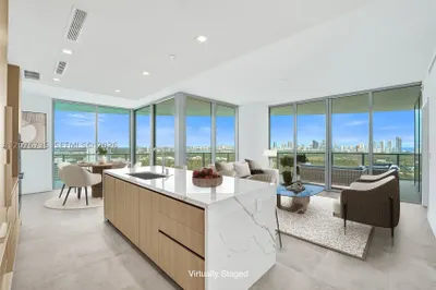 2411 Laguna Circle #2511 1