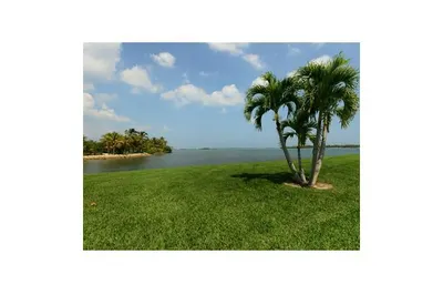 1 N Island Road 1