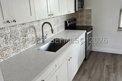 915 Avenue M 1