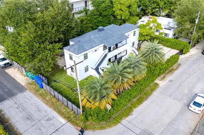 8270 NE 1st Pl 1