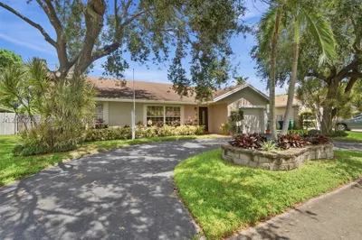 8421 NW 45th St 1