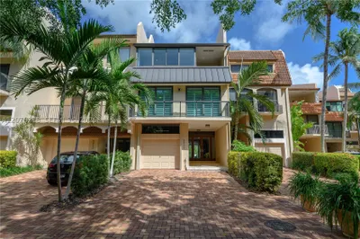 5990 Paradise Point Dr #5990 1