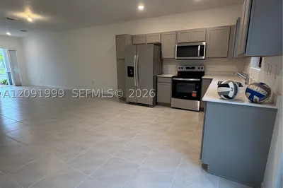 1435 NE 4th Ave 0 1