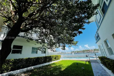950 Bay Dr #6 1