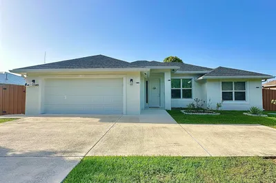 2243 SE Mariposa Avenue 1