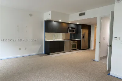 31 SE 6th St #405 1