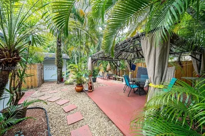 717 SW 13th Ave #2 1