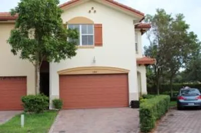 131 E Prive Circle E 1