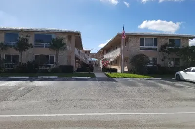 2750 NE 28th Court #8 1