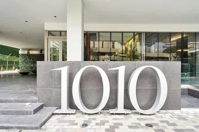 1010 Brickell Ave #1403 1
