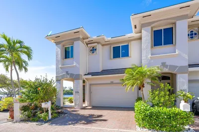 919 Sweetwater Ln