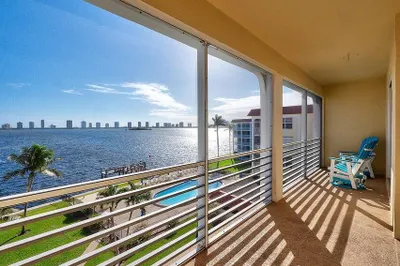 105 Paradise Harbour Boulevard #502 1