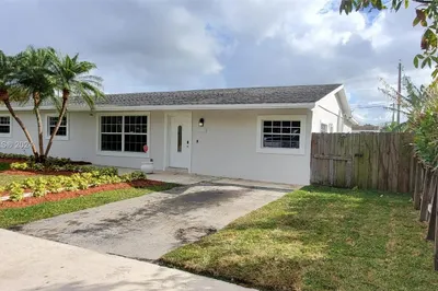 710 NW 17th Ct 1