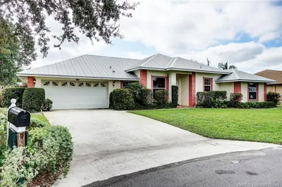 724 SE Michaels Court 1