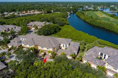 2390 SW Island Creek Trail 1