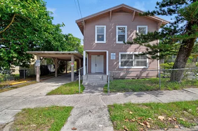 885 7th Street 1