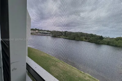 9450 Poinciana Pl #405 1
