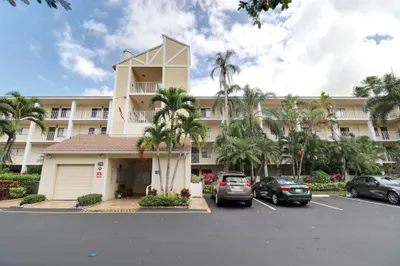 7270 Ashford Place #106 1